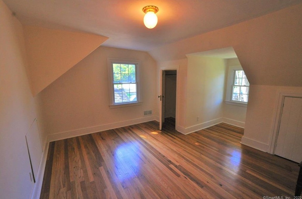 31 Edwards St, Guilford CT  06437-2118 exterior