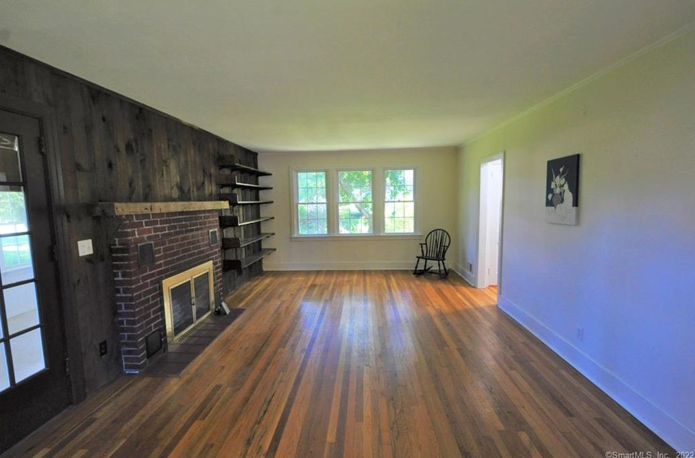 31 Edwards St, Guilford CT  06437-2118 exterior