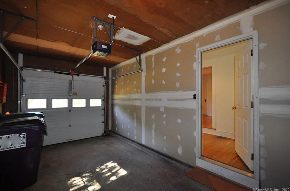 31 Edwards St, Guilford CT  06437-2118 exterior