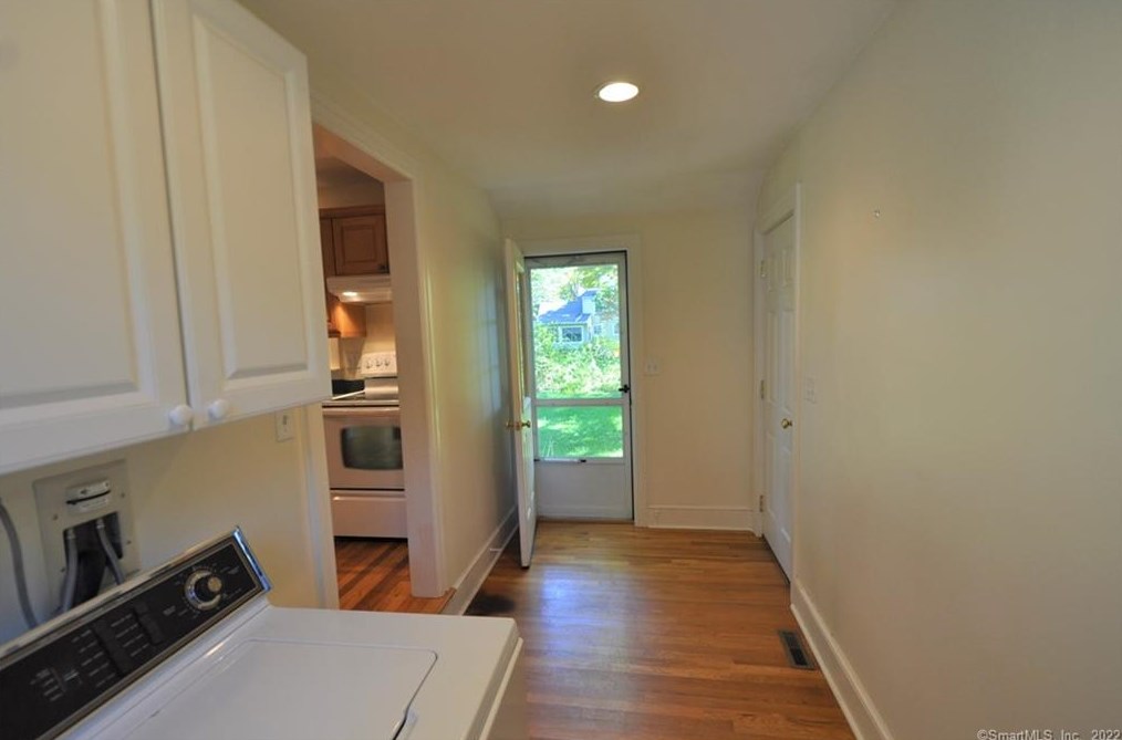 31 Edwards St, Guilford CT  06437-2118 exterior