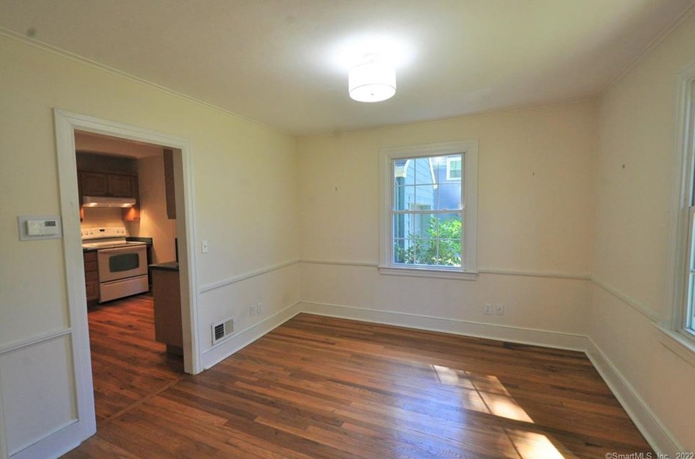 31 Edwards St, Guilford CT  06437-2118 exterior