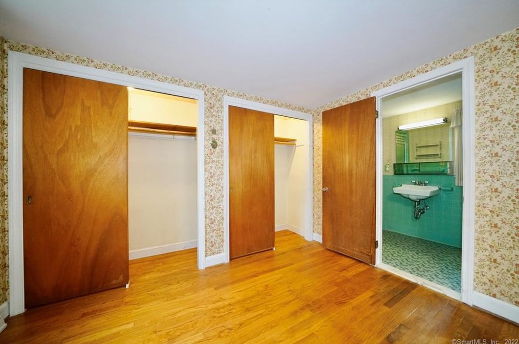 69 Burnbrook Rd, Hartford CT 06118-2009 exterior