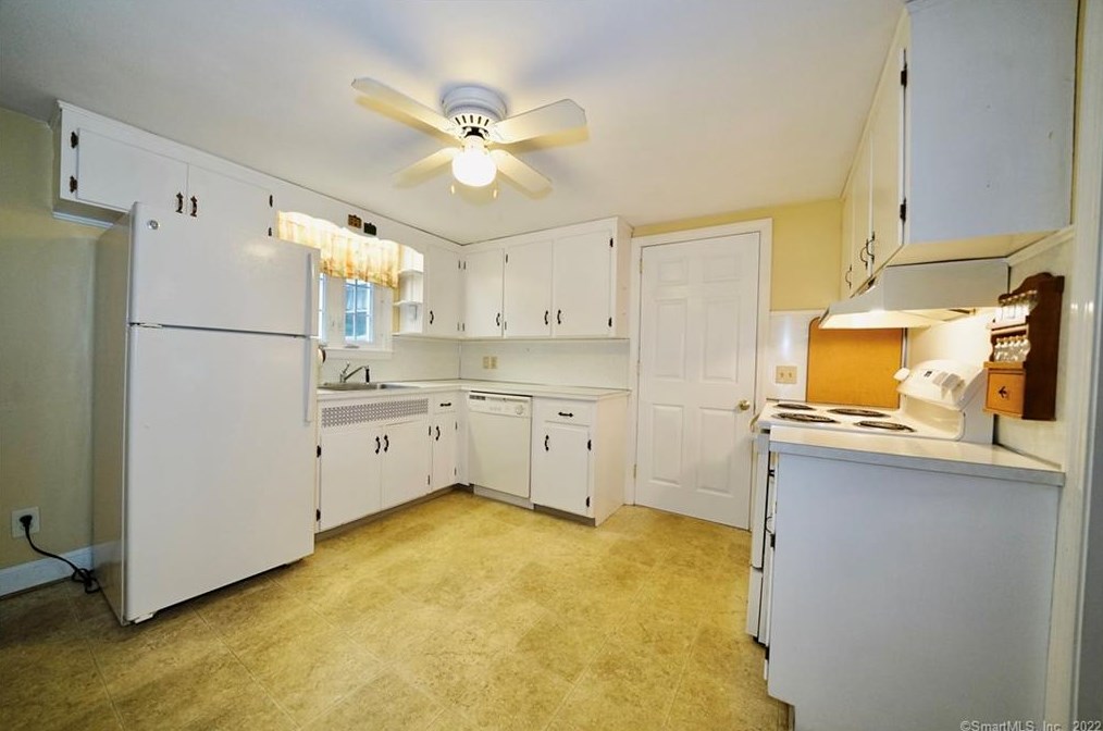 69 Burnbrook Rd, Hartford CT 06118-2009 exterior