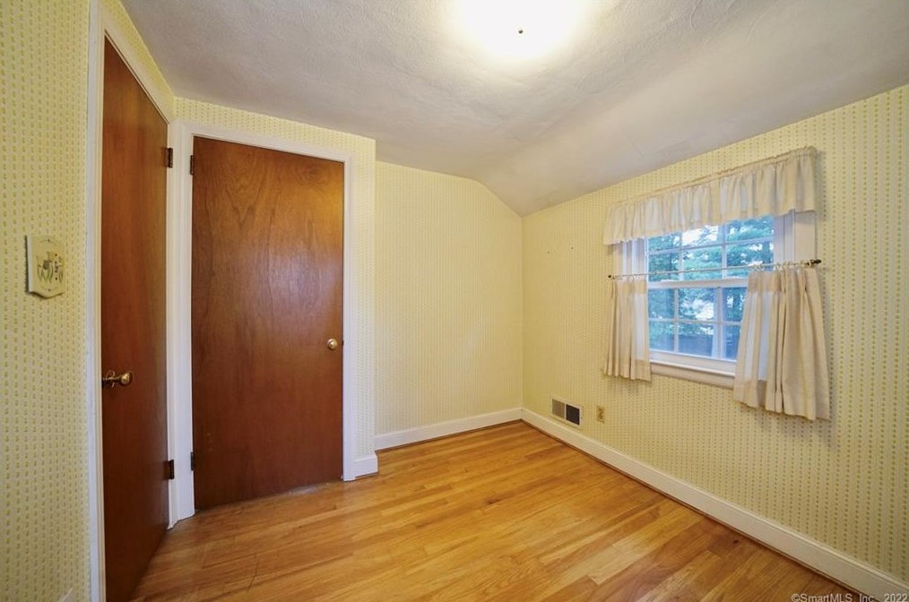 69 Burnbrook Rd, Hartford CT 06118-2009 exterior