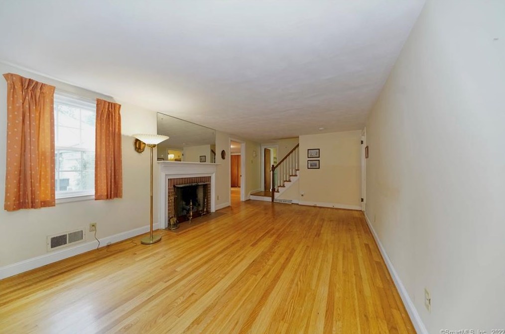 69 Burnbrook Rd, Hartford CT 06118-2009 exterior