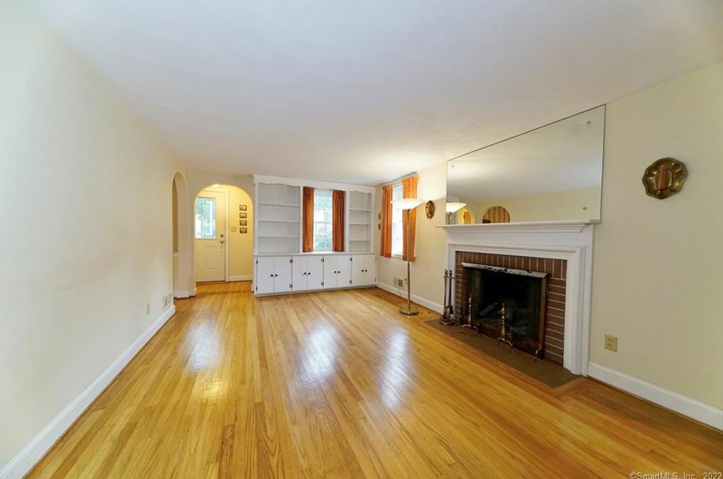 69 Burnbrook Rd, Hartford CT 06118-2009 exterior