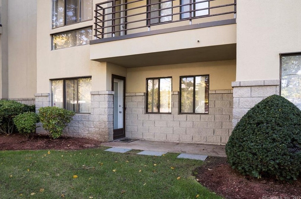 1204 Whitney Ave, New Haven CT  06517-2893 exterior