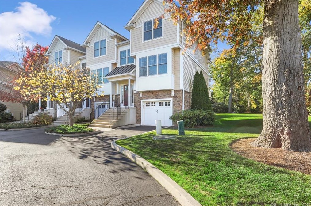 101 Bradley Ln, Westport CT  06880-5740 exterior