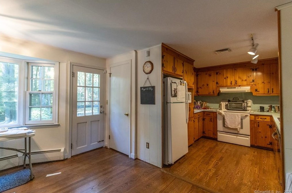 232 Haynes Rd, Avon CT  06001-2978 exterior