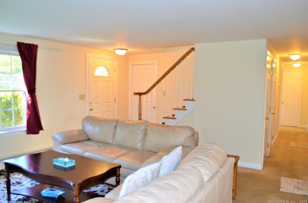 9 Gin Still Ln, Hartford CT  06107-2649 exterior