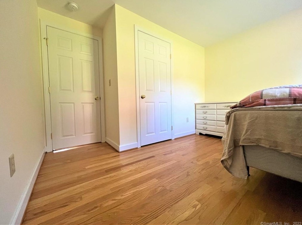 9 Gin Still Ln, Hartford CT  06107-2649 exterior