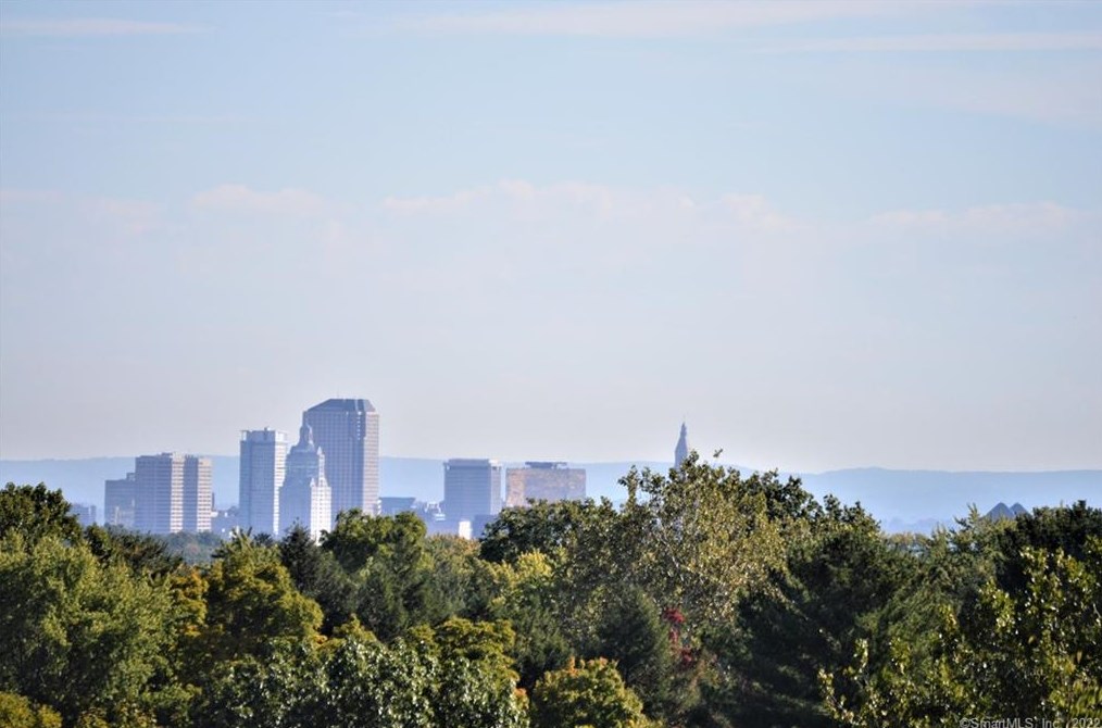 9 Gin Still Ln, Hartford CT  06107-2649 exterior