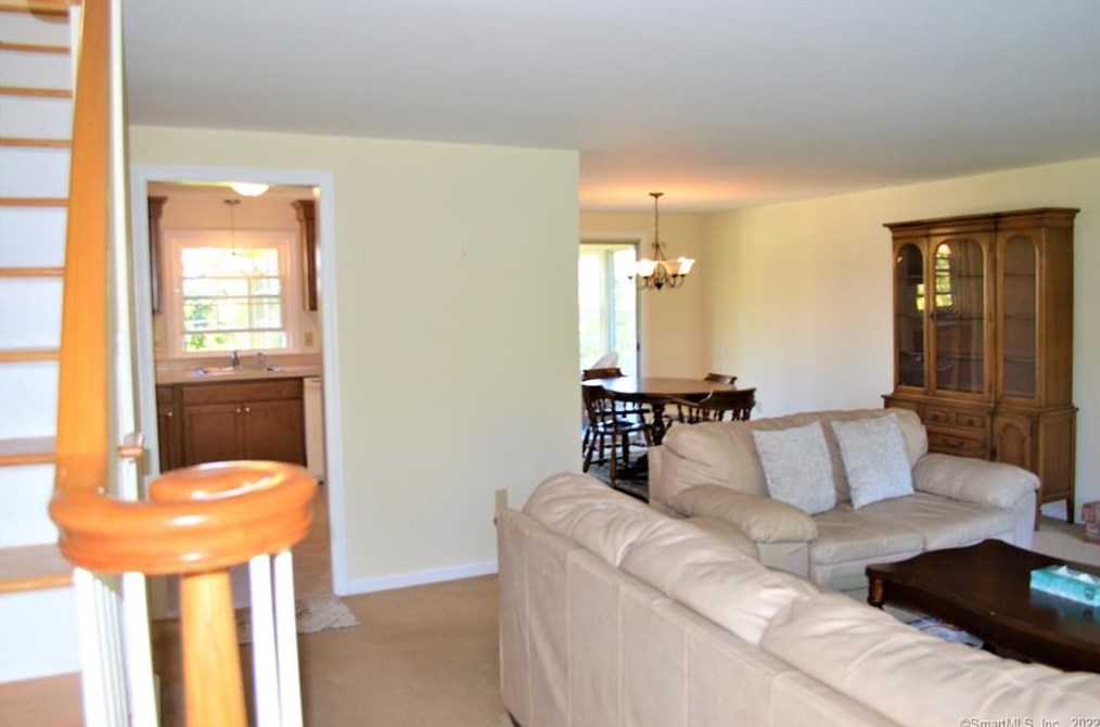 9 Gin Still Ln, Hartford CT  06107-2649 exterior