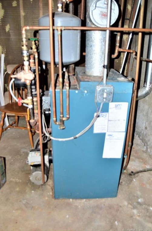 9 Gin Still Ln, Hartford CT  06107-2649 exterior