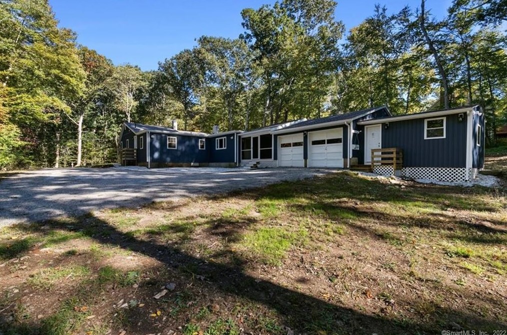 32 Twin Bridge Rd, Guilford CT  06437-1716 exterior