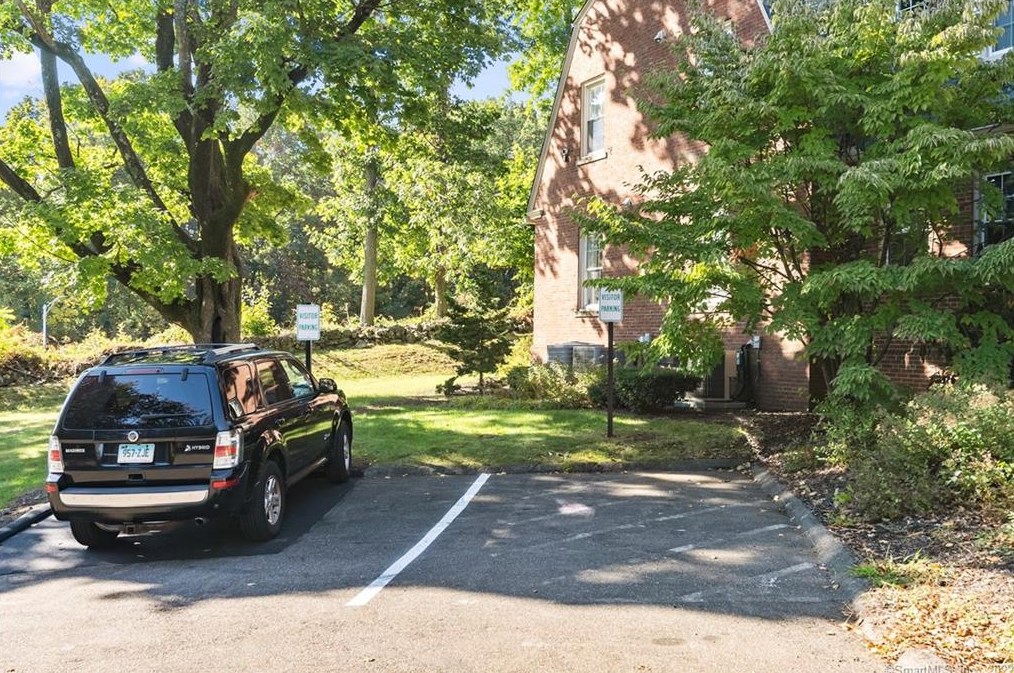 295 Ridge Rd, Hartford CT  06109-5001 exterior