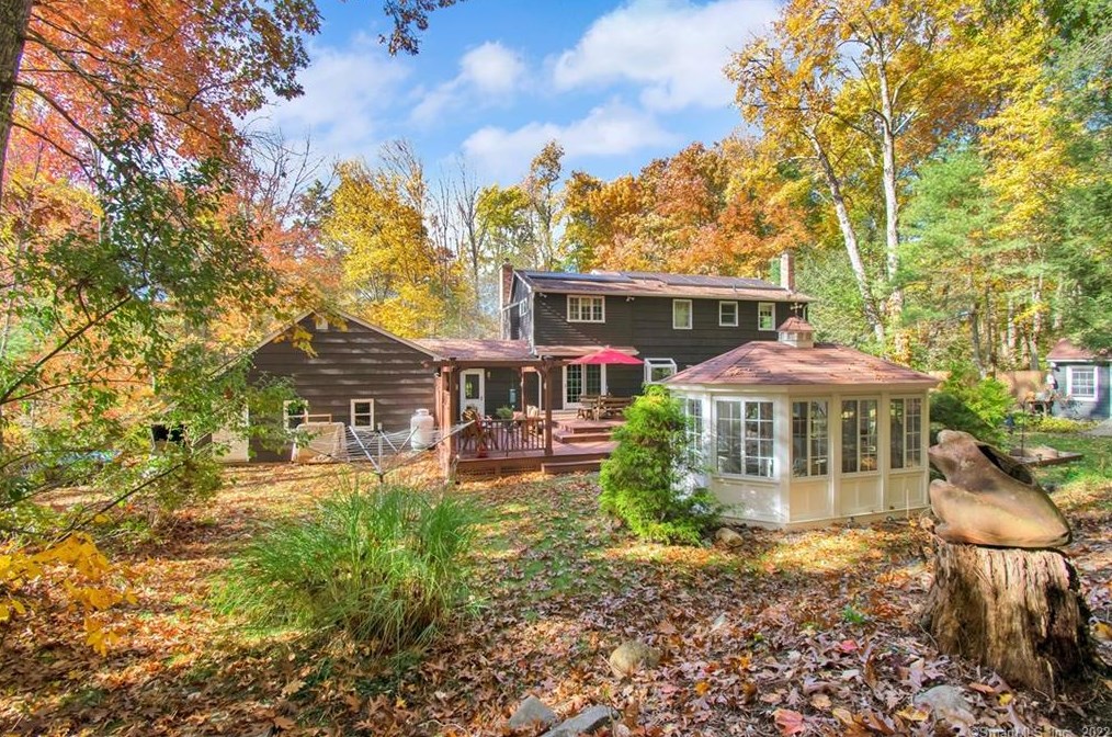 93 Burbank Rd, Ellington CT 06029-2805 exterior