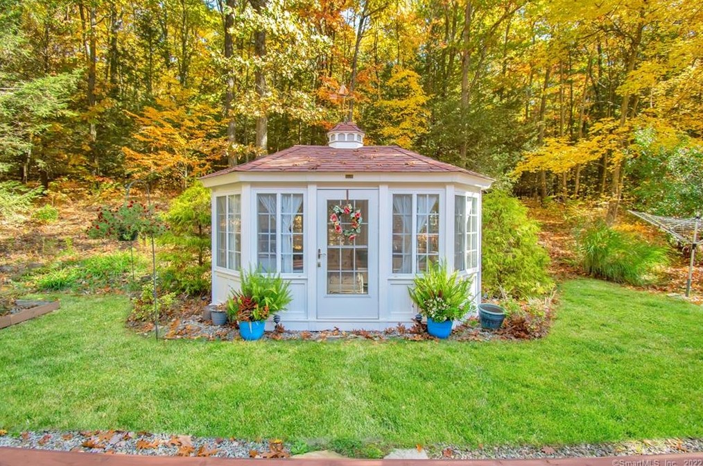 93 Burbank Rd, Ellington CT 06029-2805 exterior