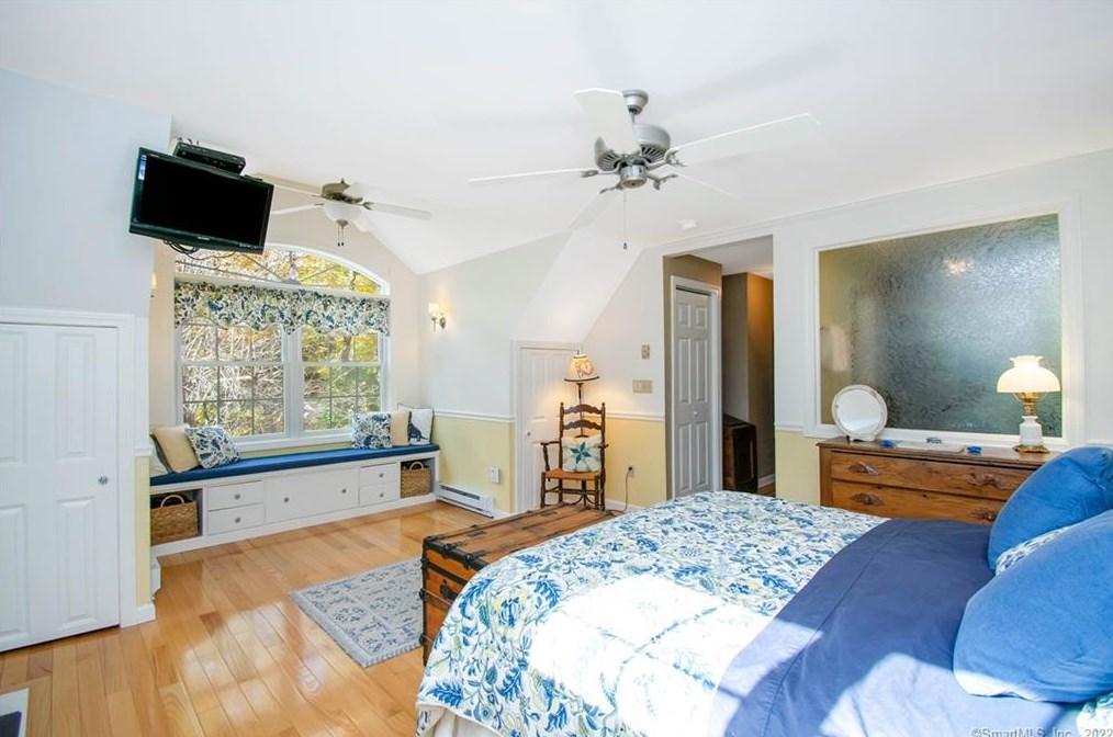 93 Burbank Rd, Ellington CT 06029-2805 exterior