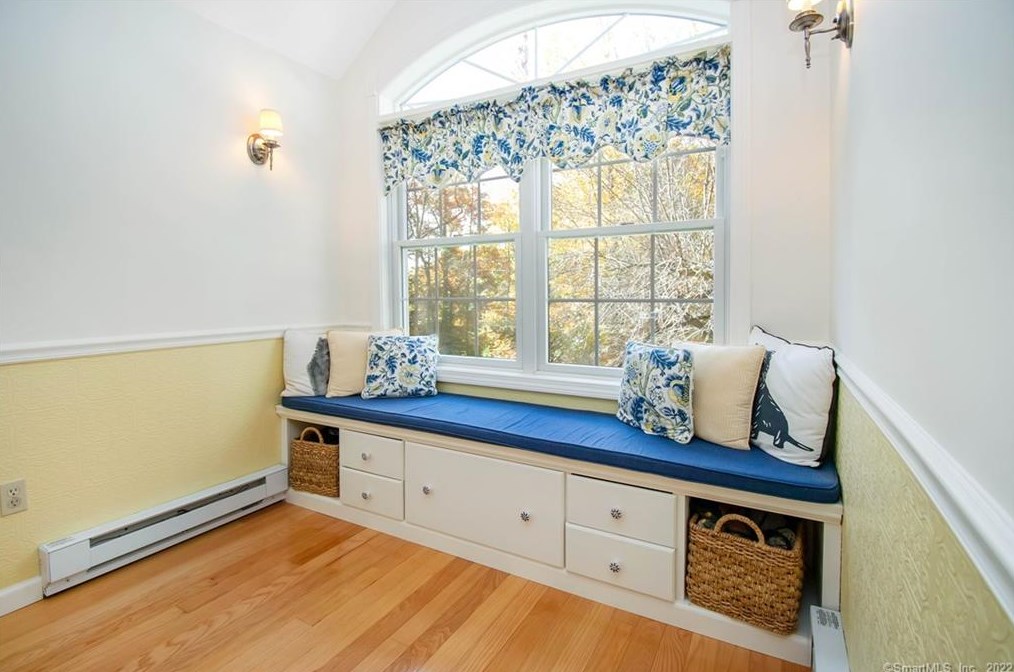 93 Burbank Rd, Ellington CT 06029-2805 exterior