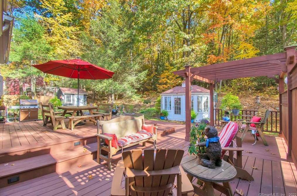 93 Burbank Rd, Ellington CT 06029-2805 exterior