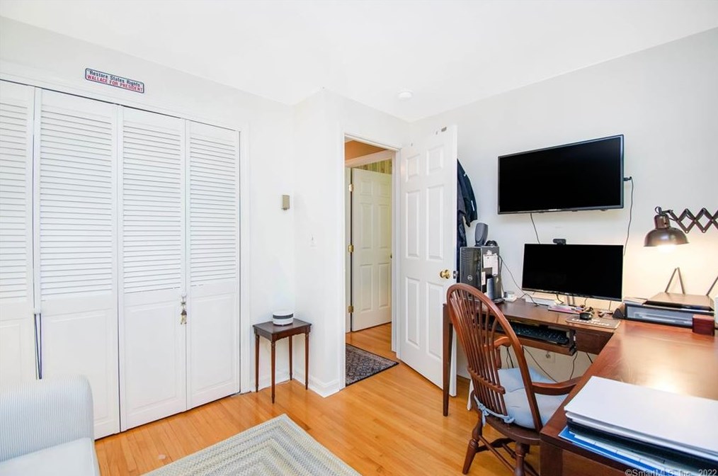 93 Burbank Rd, Ellington CT 06029-2805 exterior