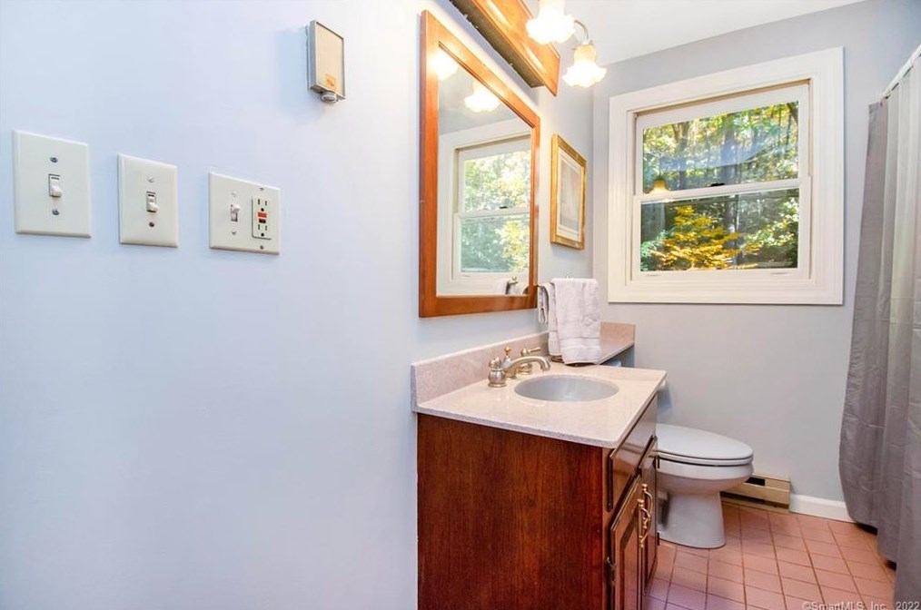 93 Burbank Rd, Ellington CT 06029-2805 exterior