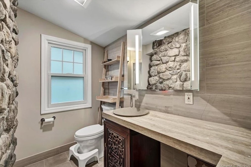 7 Olympic Dr, Danbury CT  06810-8216 exterior
