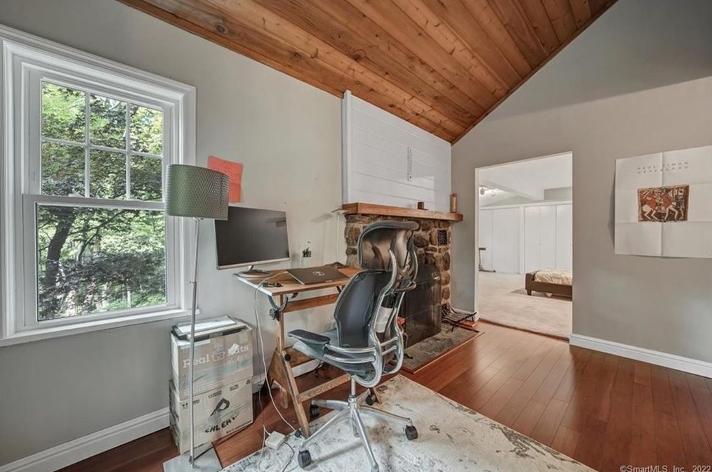 7 Olympic Dr, Danbury CT  06810-8216 exterior