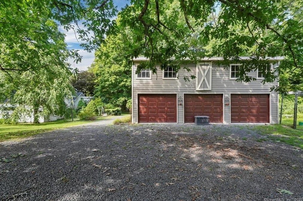 7 Olympic Dr, Danbury CT  06810-8216 exterior