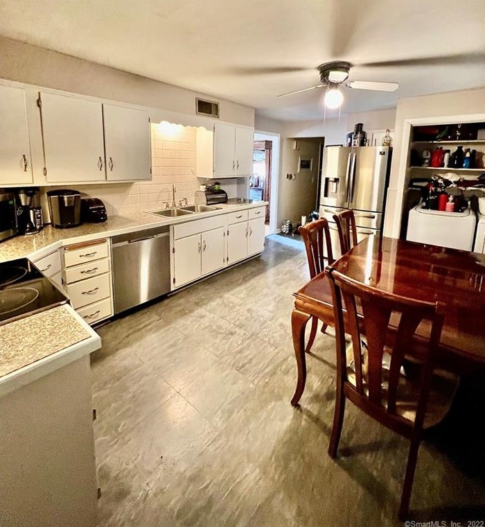 18 Pne St, Plainfield CT 06374-1539 exterior