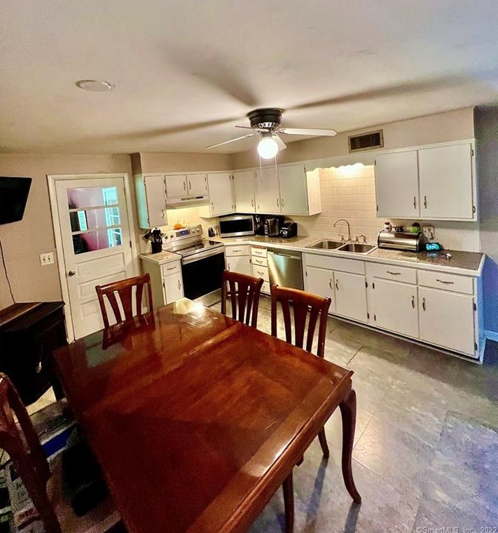 18 Pne St, Plainfield CT 06374-1539 exterior