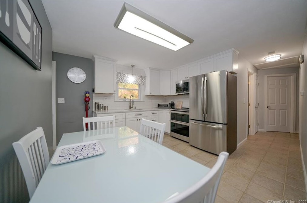 97 Alps Dr, Hartford CT 06108-1402 exterior