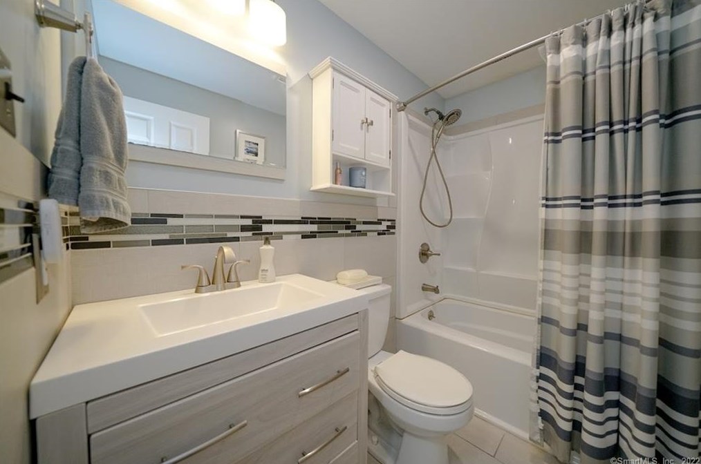 97 Alps Dr, Hartford CT 06108-1402 exterior