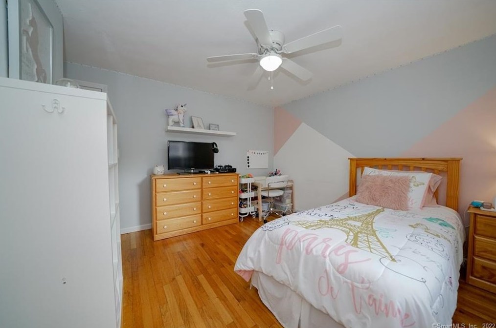 97 Alps Dr, Hartford CT 06108-1402 exterior