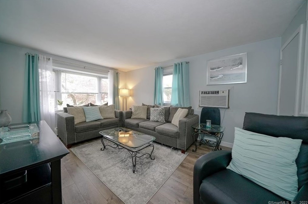 97 Alps Dr, Hartford CT 06108-1402 exterior