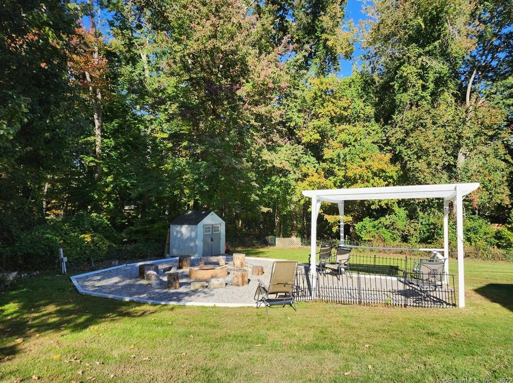 92 Cow Hill Rd, Clinton CT  06413-1342 exterior