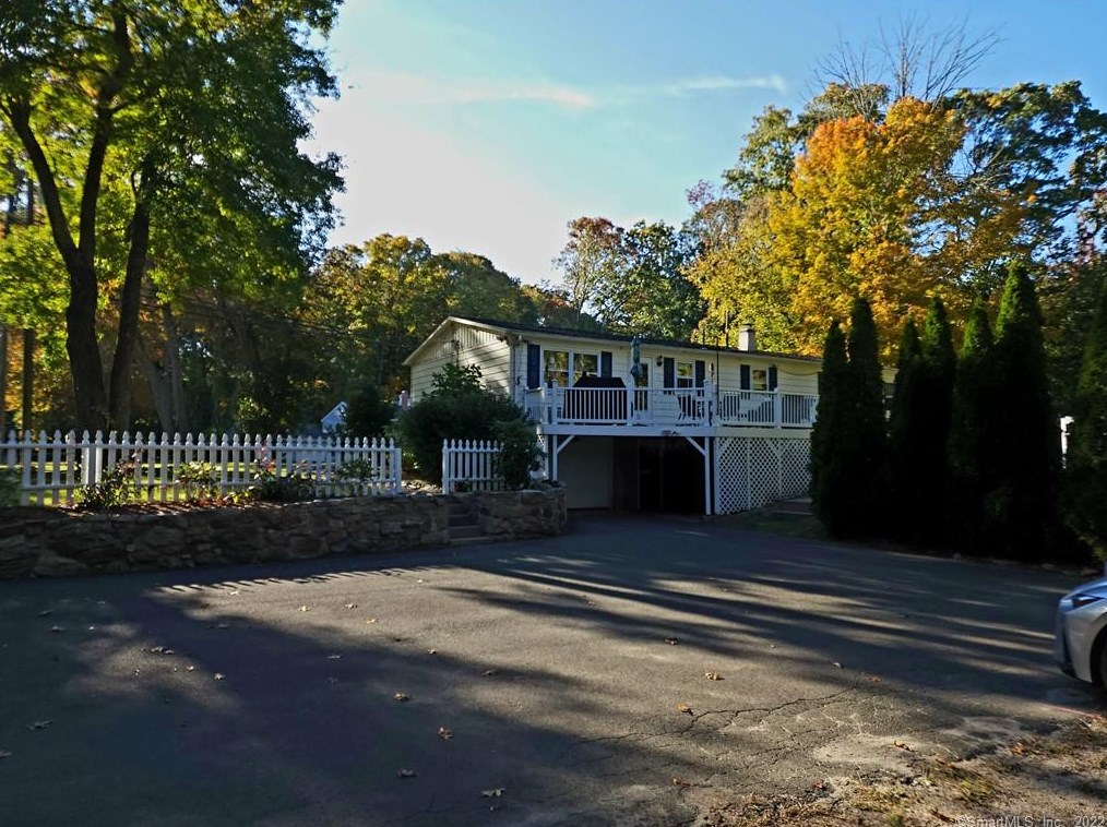 92 Cow Hill Rd, Clinton CT  06413-1342 exterior