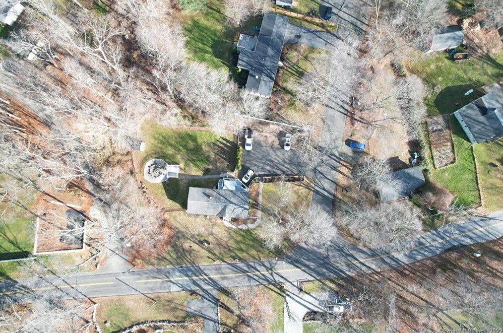 92 Cow Hill Rd, Clinton CT  06413-1342 exterior