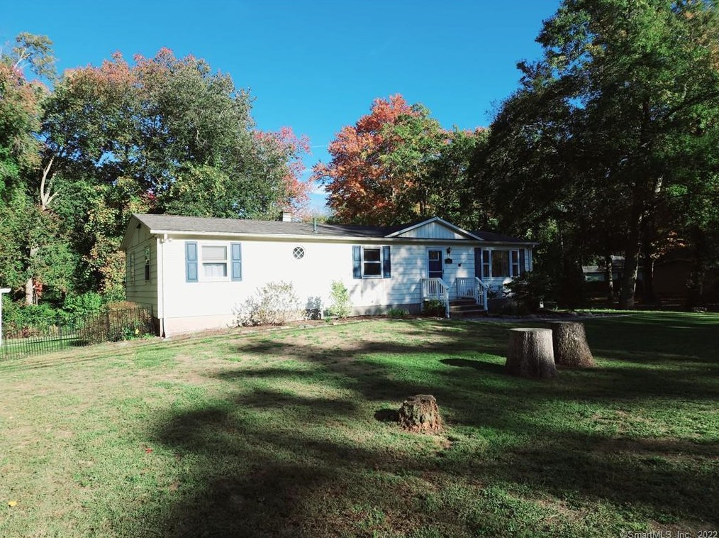 92 Cow Hill Rd, Clinton CT  06413-1342 exterior