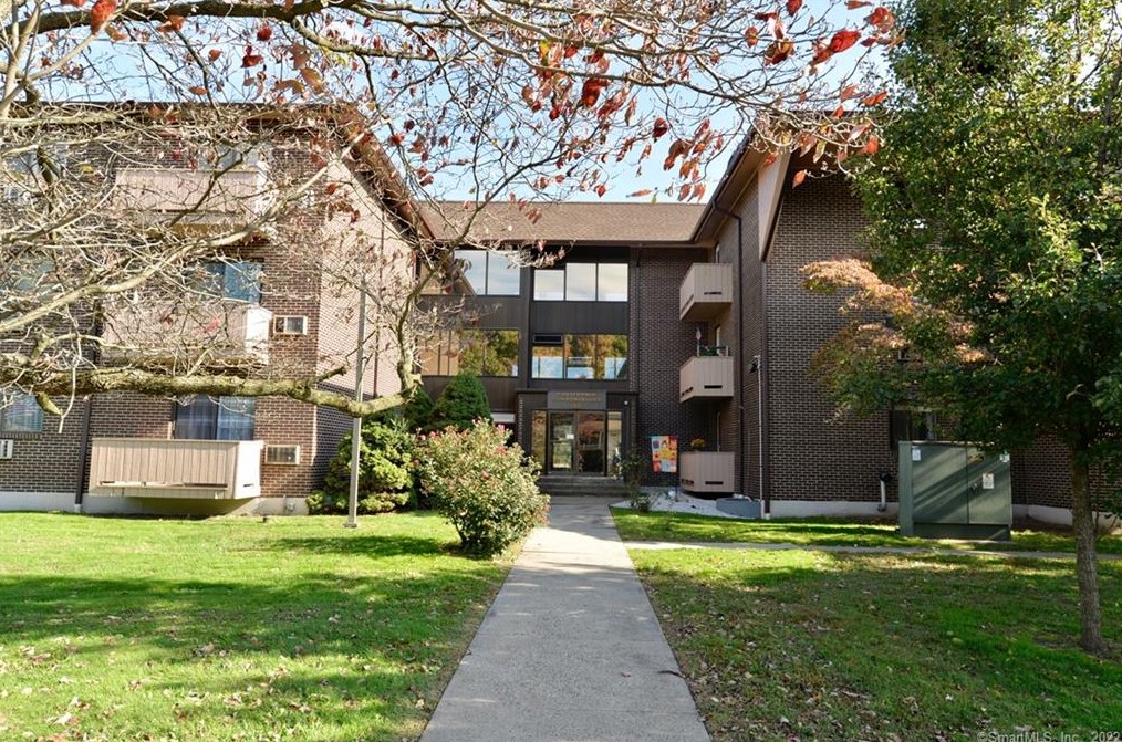 40 California St, Stratford CT  06615-5757 exterior