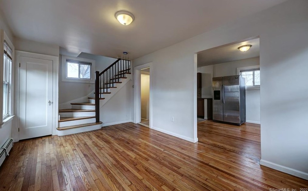 24 Benton St, New Haven CT  06515-1630 exterior