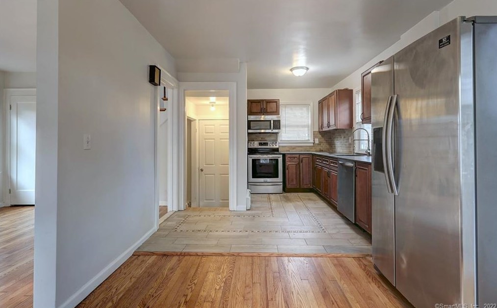 24 Benton St, New Haven CT  06515-1630 exterior
