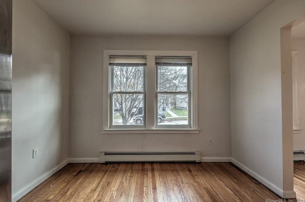 24 Benton St, New Haven CT  06515-1630 exterior