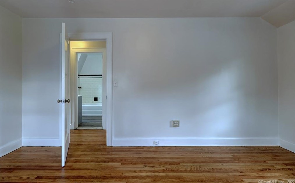 24 Benton St, New Haven CT  06515-1630 exterior