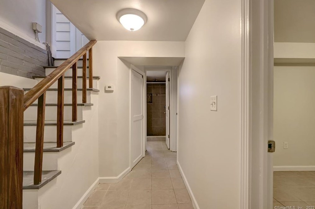 24 Benton St, New Haven CT  06515-1630 exterior