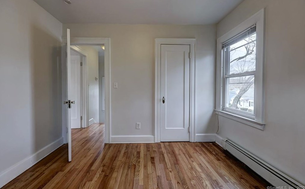 24 Benton St, New Haven CT  06515-1630 exterior