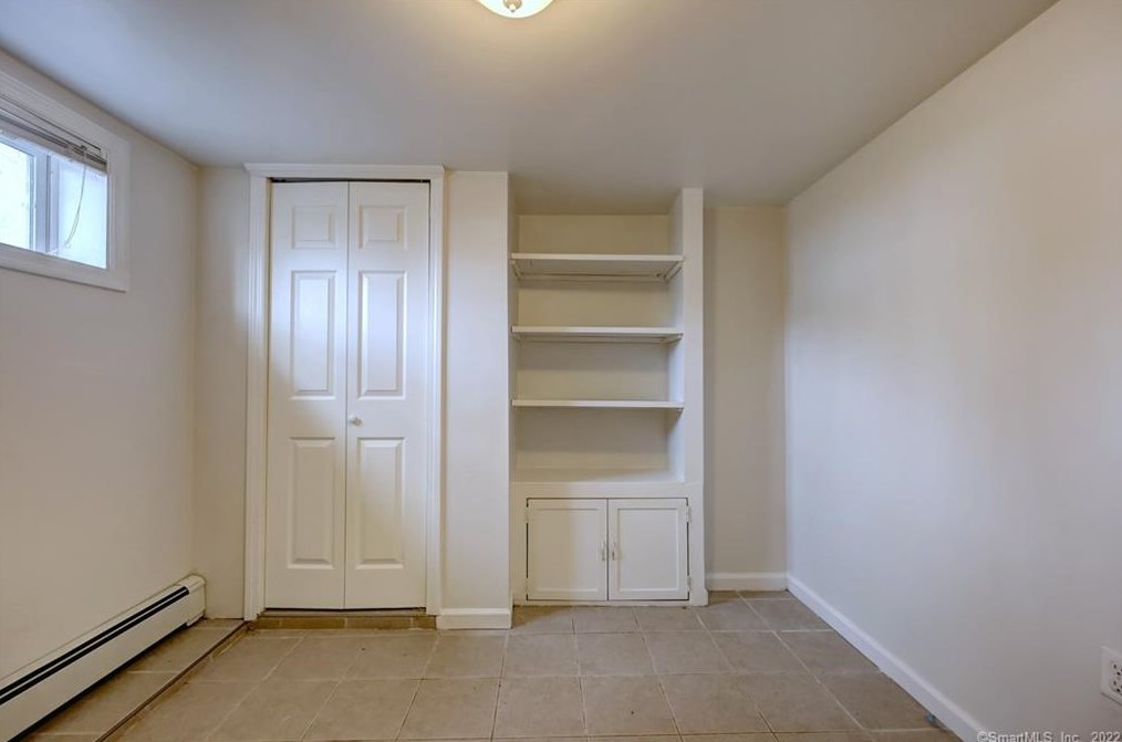 24 Benton St, New Haven CT  06515-1630 exterior
