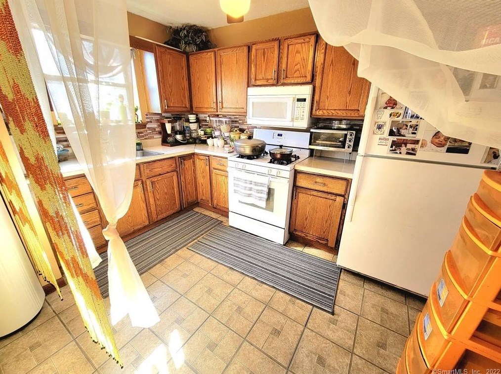 270 Bellevue St, Hartford CT 06120-2403 exterior