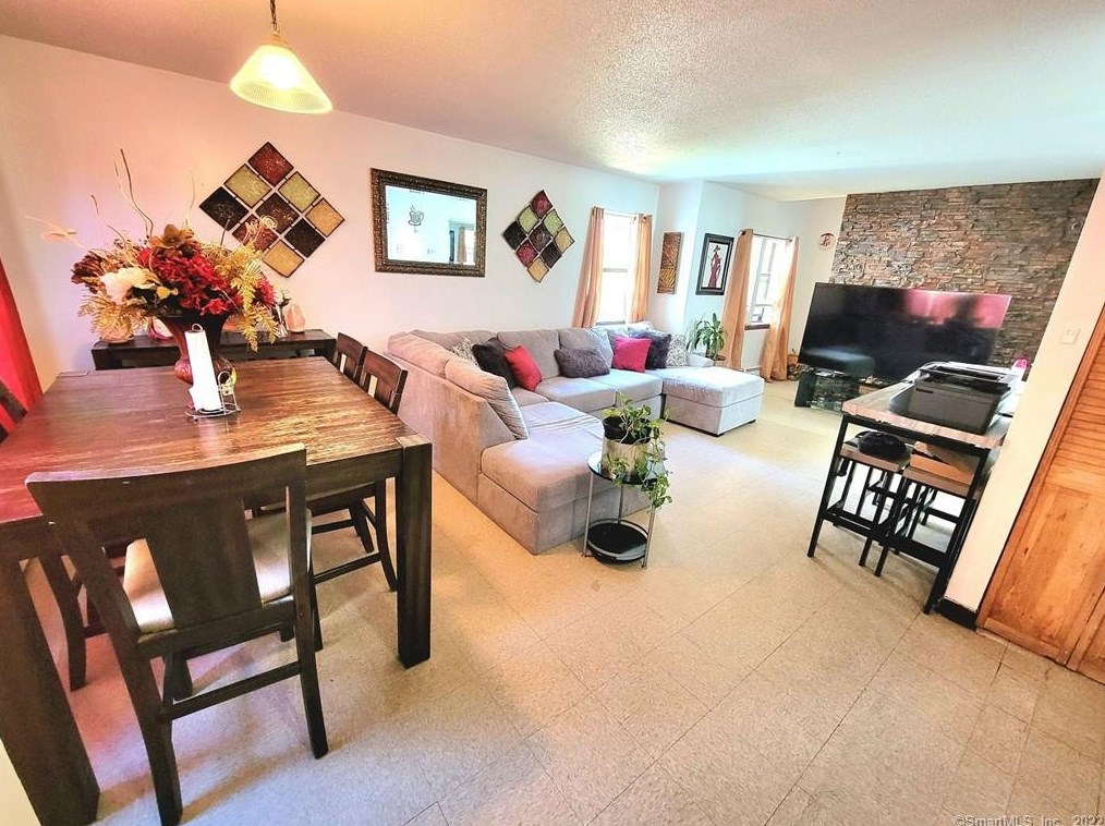 270 Bellevue St, Hartford CT 06120-2403 exterior